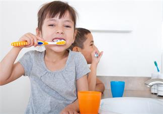 孩子的乳牙不整齐要不要矫正 孩子牙齿不整齐什么时候矫正比较好