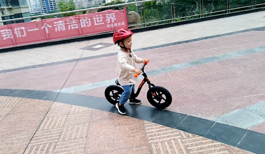 生活|哈骑士儿童平衡车怎么样 哈骑士宝宝滑步车使用测评