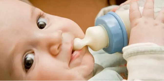 宝宝为什么会吐奶 如何减少宝宝吐奶