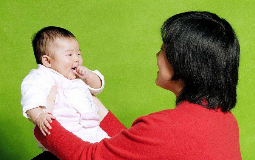 喂孩子吃奶后乳房肿胀怎么办 如何缓解乳房肿胀