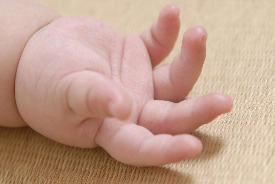 新生宝宝的指甲怎么护理 新生儿宝宝指甲的清洁护理方法