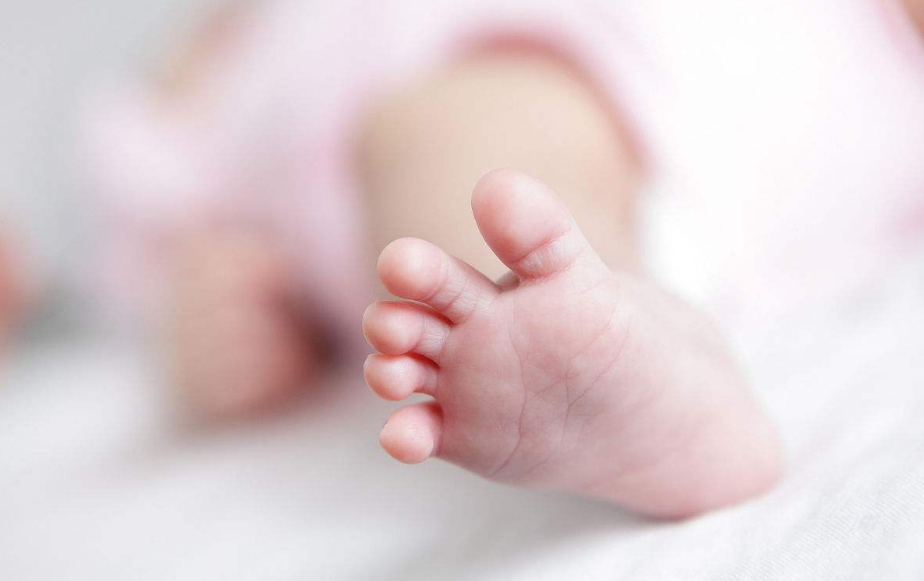 新生宝宝的指甲怎么护理 新生儿宝宝指甲的清洁护理方法