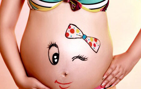 胎儿在子宫里都在做什么 宝宝在肚子里的时候会无聊吗