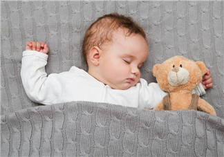 孩子不愿意单独睡怎么办 如何让宝宝单独睡觉