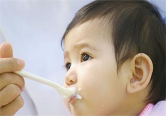宝宝不愿意吃辅食不想吃辅食怎么办 孩子对辅食有抵触行为是为什么