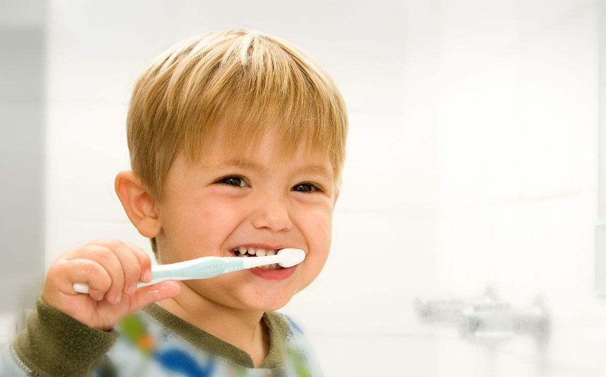 怎么给宝宝选择适合他的牙刷 孩子用的牙刷什么样的好