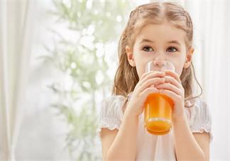 果汁可以给孩子喝吗 哪些食物不能给孩子吃