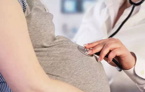 怀孕妊娠高血压症状有哪些 孕妇水肿血压突然飙高怎么办