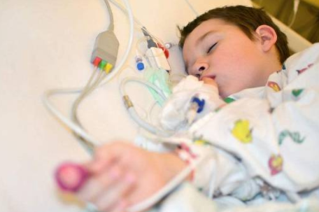 如何避免宝宝得肺炎 宝宝得了肺炎应该怎么办