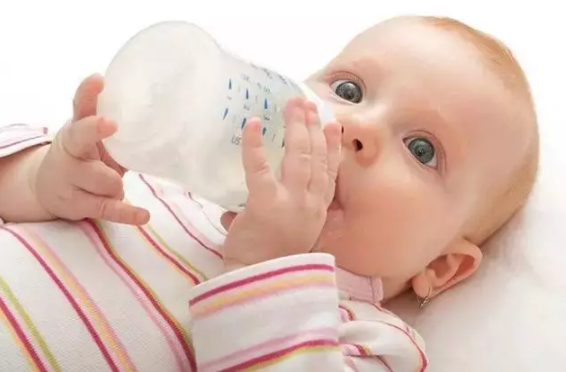 宝宝不愿意喝奶粉怎么办 宝宝为什么不愿意喝奶粉
