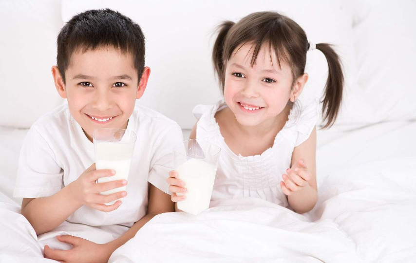 宝宝牛奶怎么选好 怎么给宝宝喝健康的奶