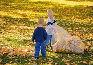 秋季给宝宝穿衣服怎么穿比较好 秋季宝宝应该穿几件衣服
