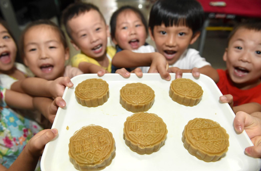 中秋节宝宝吃月饼怎么吃好 孩子最多吃几个月饼
