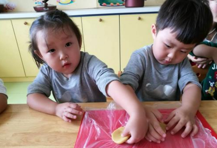 中秋节宝宝吃月饼怎么吃好 孩子最多吃几个月饼