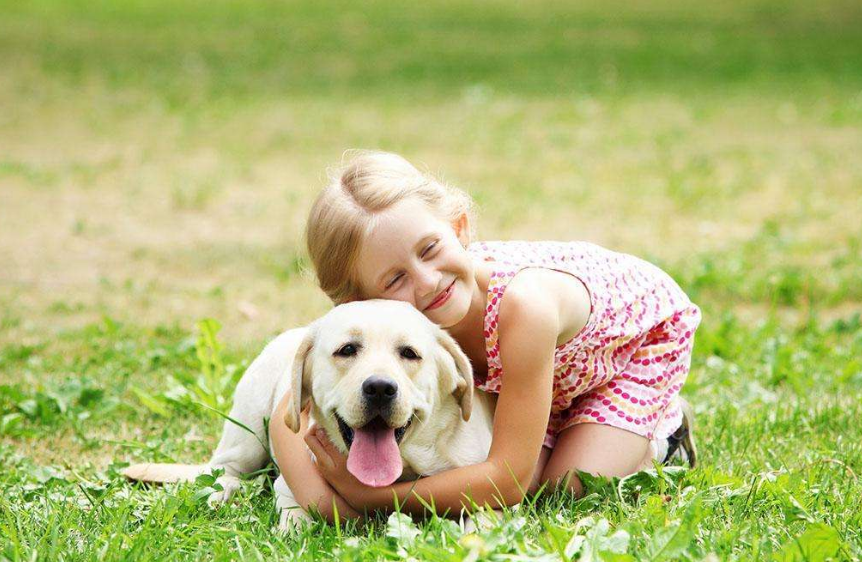 孩子和宠物心情说说 孩子和宠物和睦相处说说朋友圈