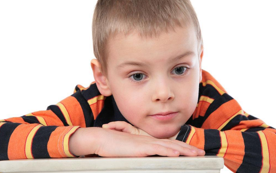 孩子有哪些症状是近视的预兆 孩子眼睛会有哪些问题