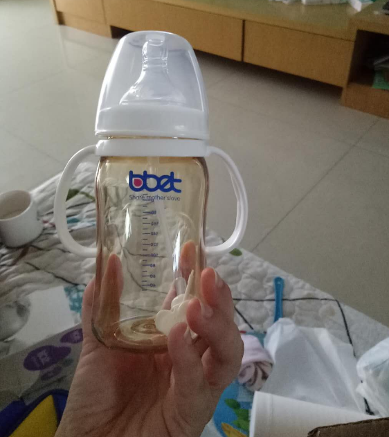 巴比象宽口PPSU奶瓶的材质是什么 巴比象宽口PPSU奶瓶有味道吗