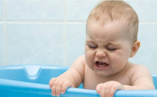 宝宝不爱洗澡怎么办 宝宝不肯洗澡