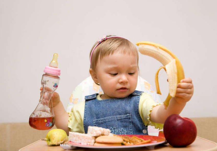 小孩不肯吃饭怎么做比较好 怎么让孩子老老实实吃饭