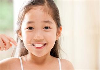 怎么选择适合孩子的牙刷 孩子刷牙用什么比较好
