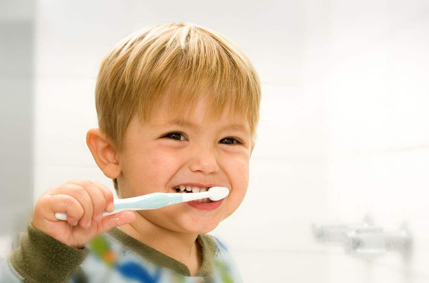 怎么选择适合孩子的牙刷 孩子刷牙用什么比较好