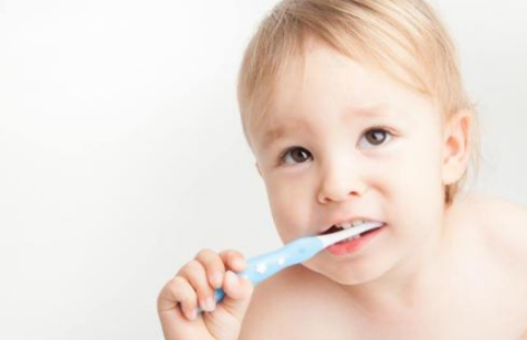 宝宝多大开始刷牙   宝宝刷牙的三个阶段