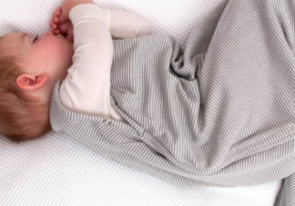 宝宝睡觉穿什么好   宝宝睡觉被子还是睡袋好