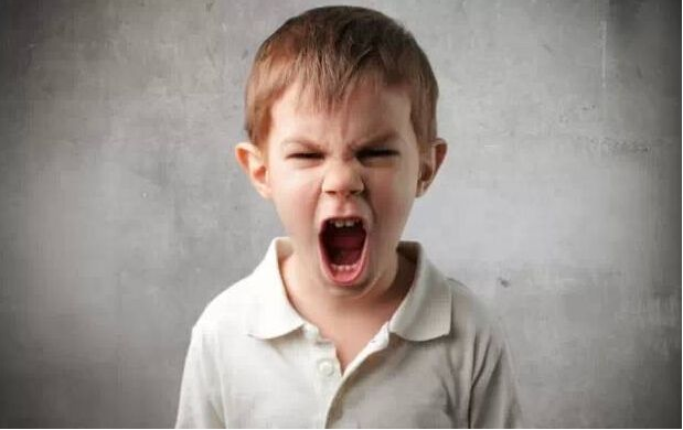 如何改掉孩子动不动爱生气的毛病 培养孩子控制情绪的重要性