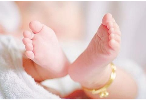 宝宝几岁可以用热水泡脚 小孩用艾叶泡脚的好处