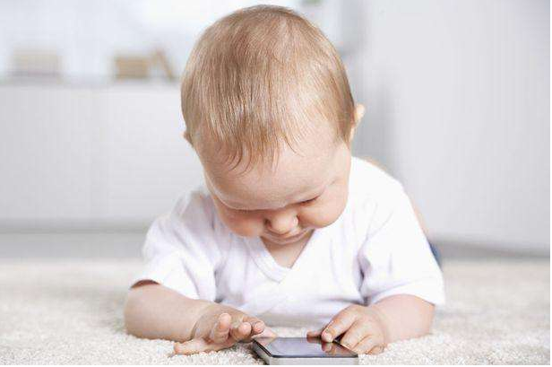 宝宝长时间看电子屏幕会患癌吗 宝宝长时间看电子屏幕有什么危害