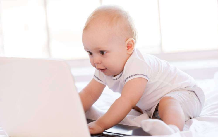 宝宝长时间看电子屏幕会患癌吗 宝宝长时间看电子屏幕有什么危害