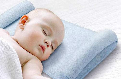 睡硬枕可以让宝宝头型变得更圆吗 婴儿睡出好头型的最佳时间