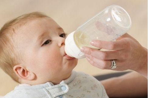 乳房大小与乳汁分泌有关吗 如何判断奶水够不够