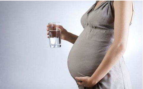 孕期多喝水可以补羊水吗 孕妇怎么喝水可以补羊水