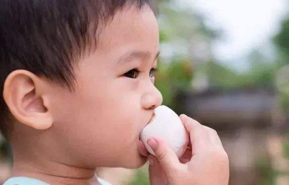 宝宝吃蛋清过敏症状   宝宝吃蛋清过敏怎么办