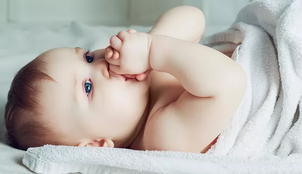 新生儿|新生儿眼皮上红斑会消失吗新生儿红斑有哪些