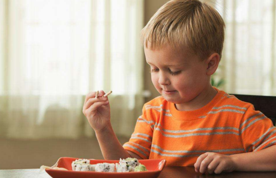 宝宝什么时候开始用筷子  宝宝用筷子吃饭的时间