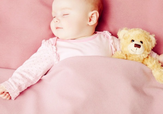宝宝怎么睡觉可以让头型更漂亮呢 睡觉姿势介绍