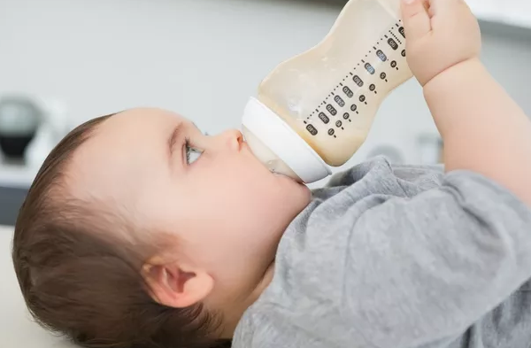 宝宝冬天可以喝冷酸奶吗   冬天喝冷酸奶牛奶没事吗