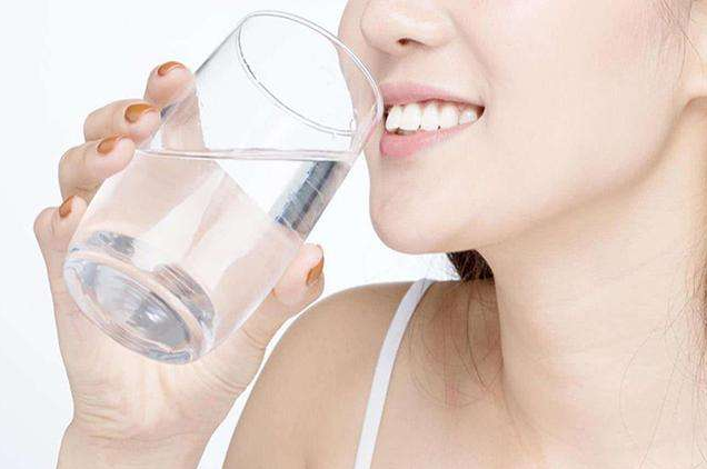 孕晚期总是口渴是什么原因 孕妇如何科学喝水