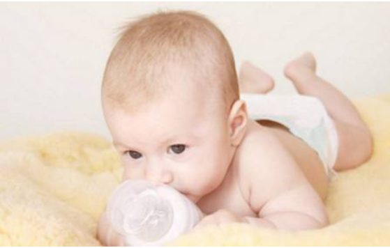 宝宝不肯吃奶瓶怎么办 如何让宝宝顺利接受奶瓶
