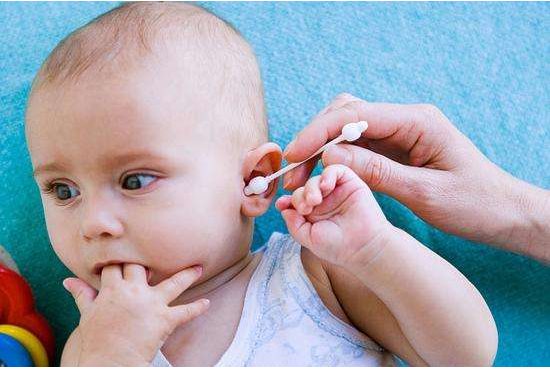 宝宝耳朵里有硬耳屎怎么办 耳朵有耳屎可以给宝宝掏吗