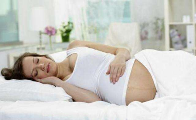 孕晚期睡觉翻身频繁对胎儿有什么影响 孕晚期睡觉难受怎么办