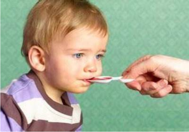 宝宝吐奶有痰粘液是怎么回事 如何帮助宝宝排痰