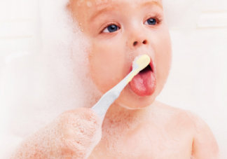 宝宝刷牙的正确方法 宝宝牙膏可以吃吗