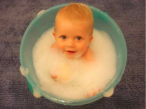 新生儿冬天多久洗一次澡 冬天怎么洗澡最科学