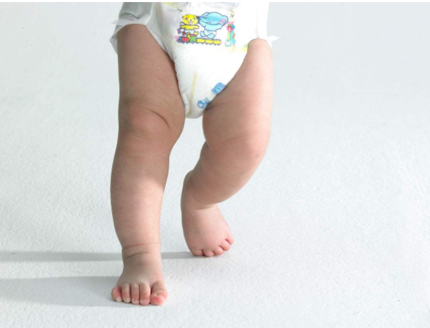 宝宝光脚走路有什么好处 哪些宝宝不适合光脚走路