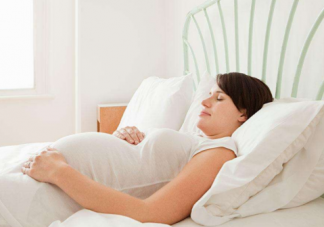 孕妇睡觉打呼噜对胎儿有什么影响 睡觉打呼噜正常吗