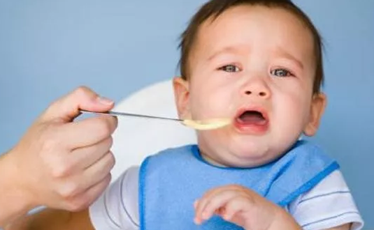 宝宝吃东西噎住怎么办 吃东西噎住急救方法