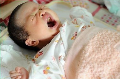 宝宝睡觉醒来总是哭怎么回事 宝宝睡觉总是醒怎么办